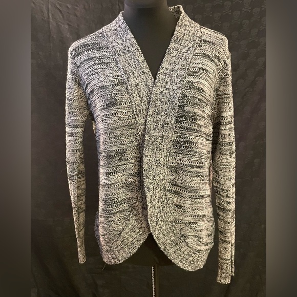 jason maxwell Sweaters - Jason Maxwell Grey & Black Knit Open Front Cardigan/Shrug 🖤 (NWOT!)